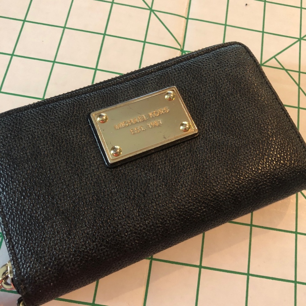 Michael Kors Black Wallet MK Logo gold zipper